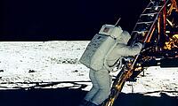 Aldrin verlässt das Modul